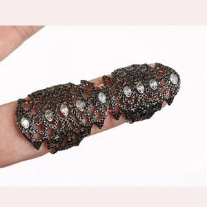 Black Onyx & white sapphirefinger gold finger cuff